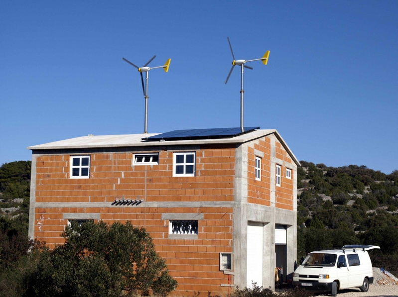 Die eigene kleine Windturbine auf dem Hausdach liefert Strom