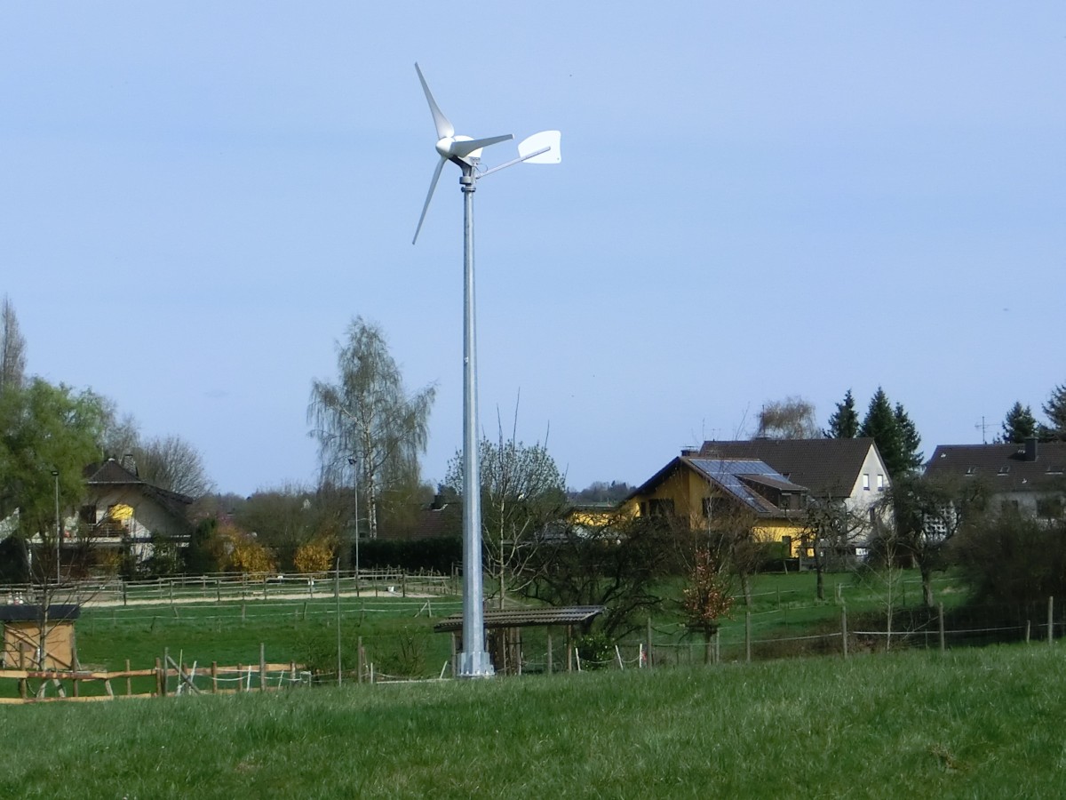 Mit Windrad im Garten Strom erzeugen Windenergie für das Zuhause