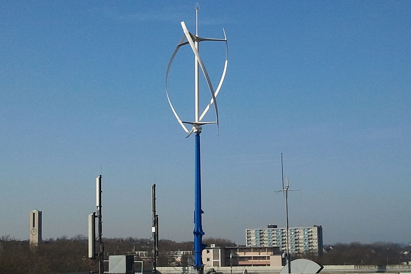 Vertikale Windkraftanlage in der Stadt