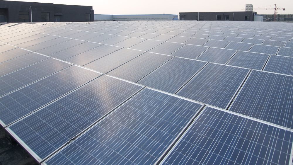 Photovoltaik Flachdach Firmengebäude